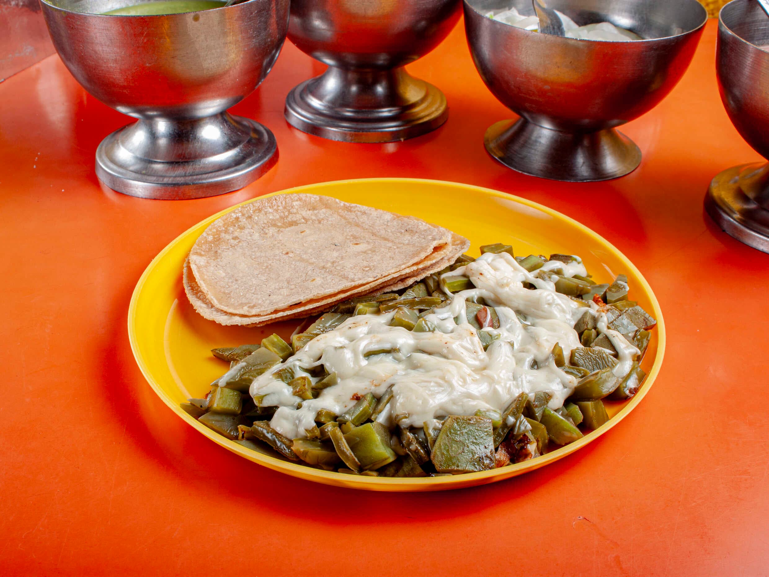 Orden de Nopales con Queso