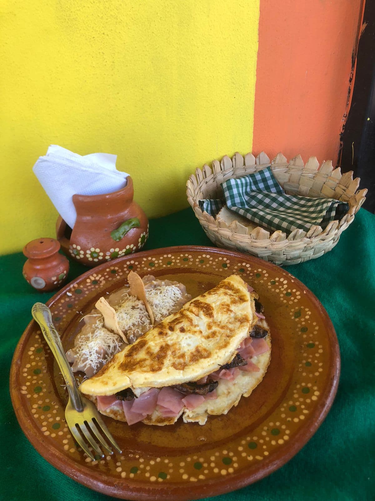 Omelette Relleno de Champiñón, Jamón y Queso