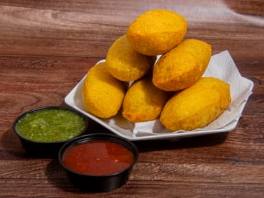 Paga 4 y Lleva 6 Pasteles de Yuca