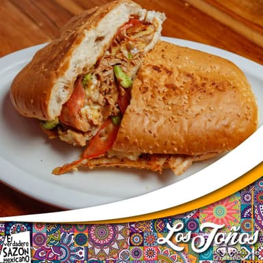 1 Torta de Bistec con queso y 1 Agua del día