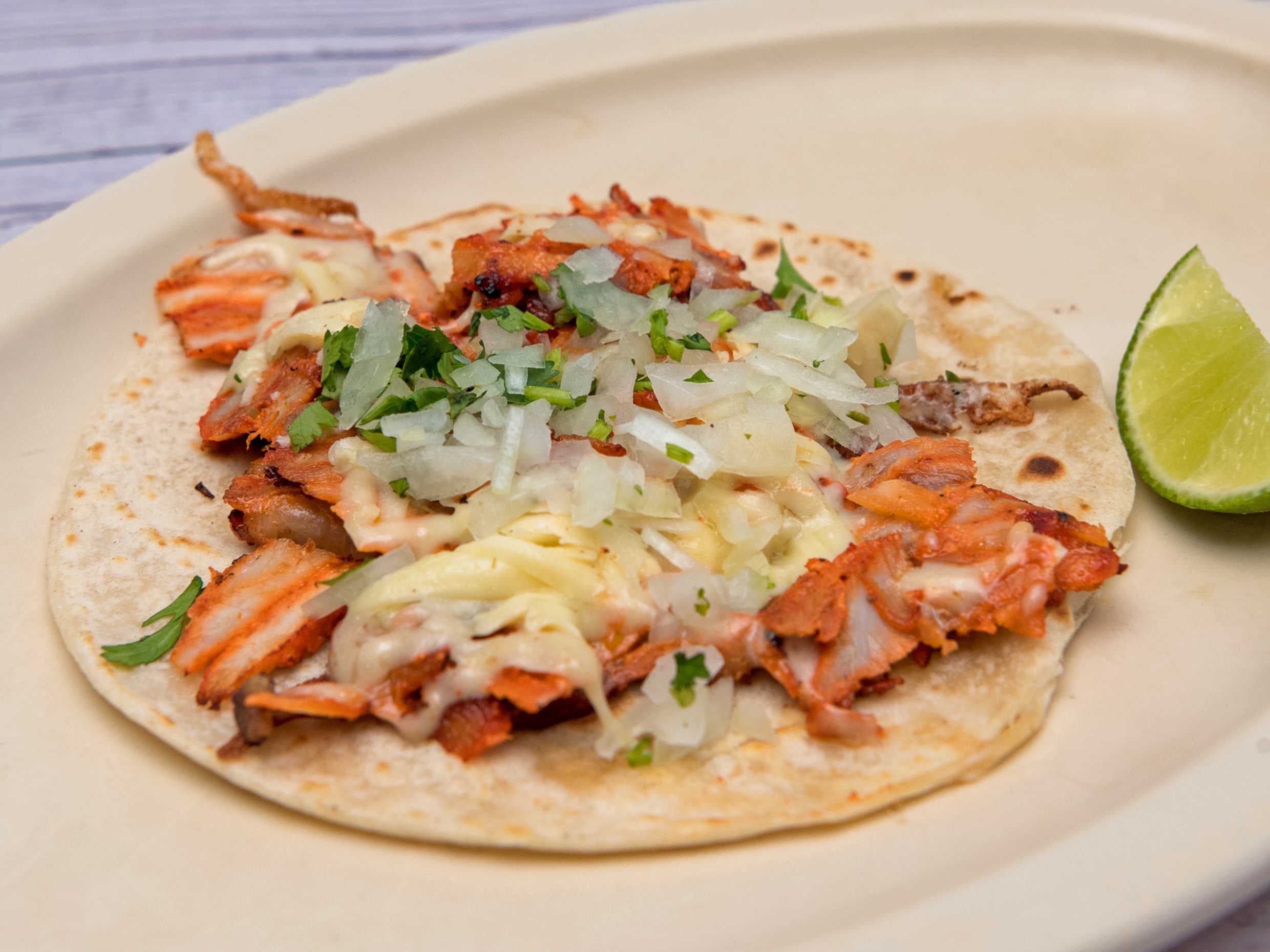 Taco de Pastor con Tortilla de Harina y Queso