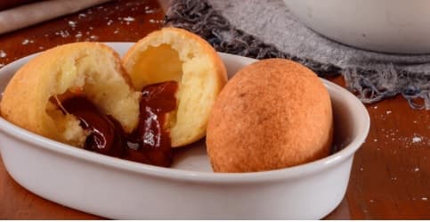 Buñuelo Relleno de Bocadillo.