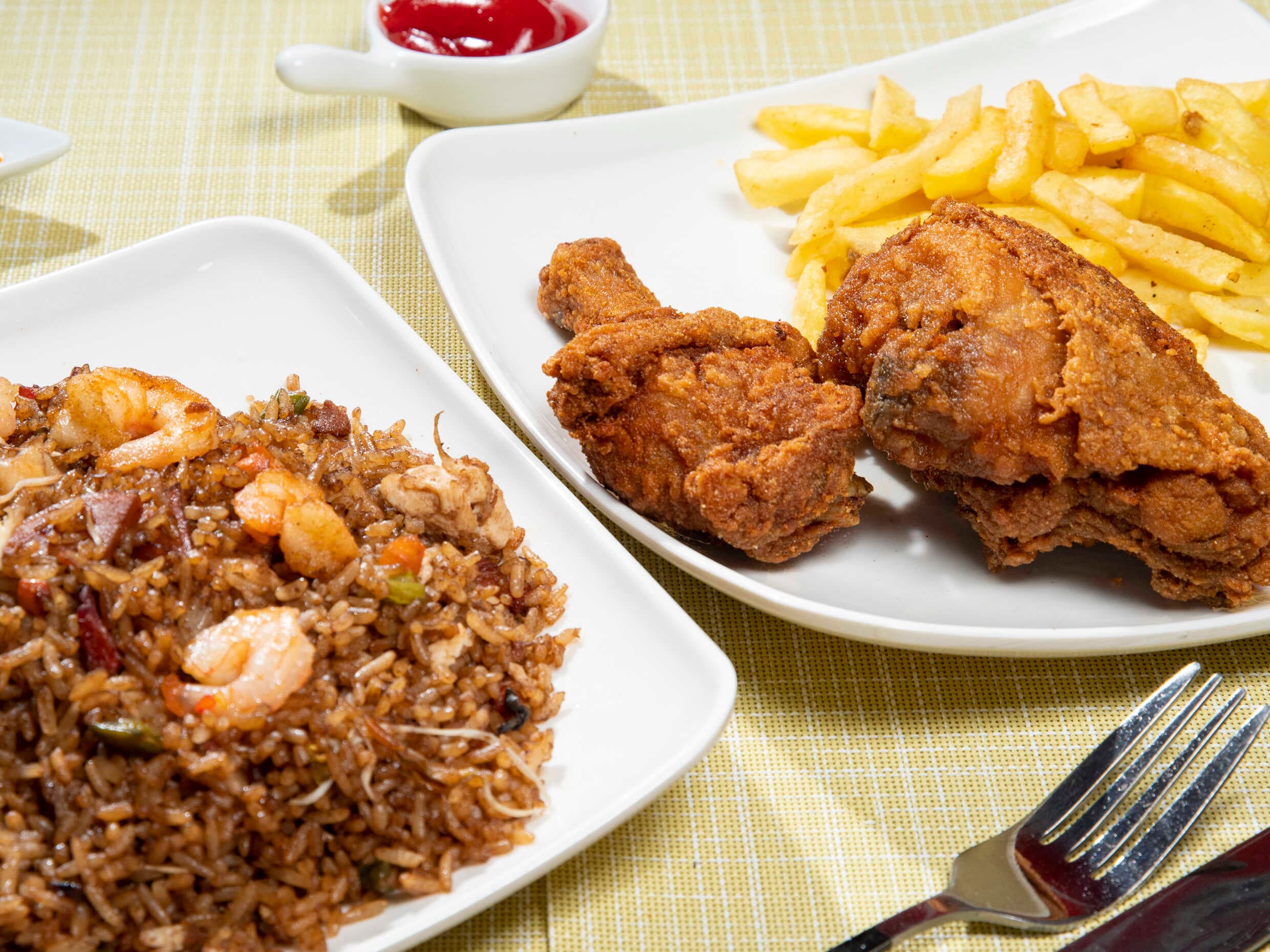 Caja de Arroz Chino con Pollo Apanado 1 Persona
