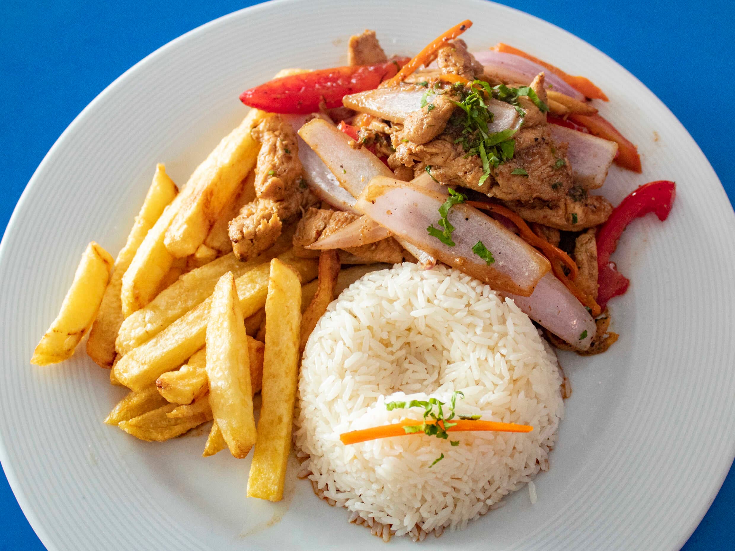 Pollo Saltado