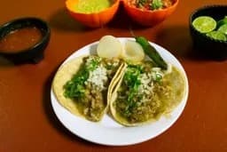 Taco de Chicharrón Salsa Roja