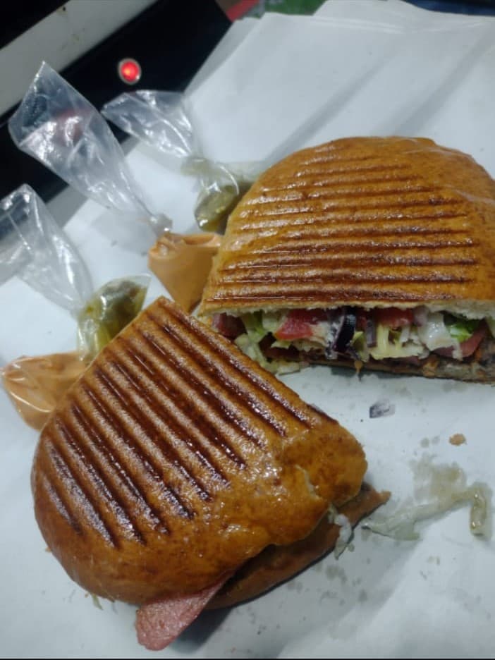 Torta De Pierna y Milanesa