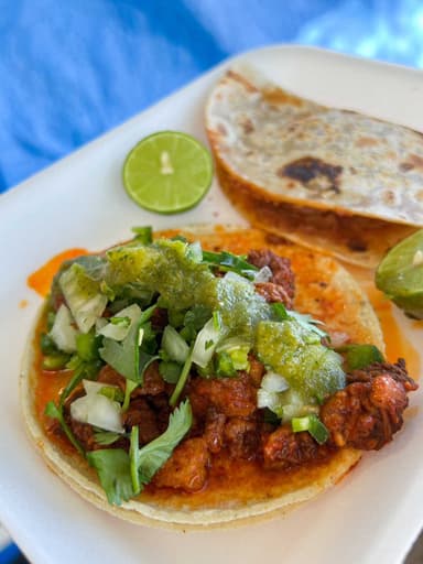 Taco de Chicharrón +Taco de Cabeza +Taco de Frijol