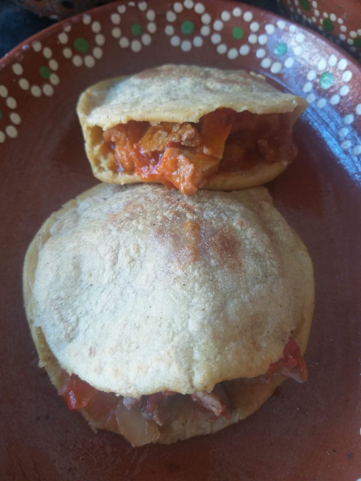 GORDITA DE BISTEC  A LA MEXICANA
