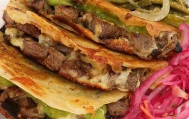 QUESADILLA DE ASADA CON QUESO OAXACA