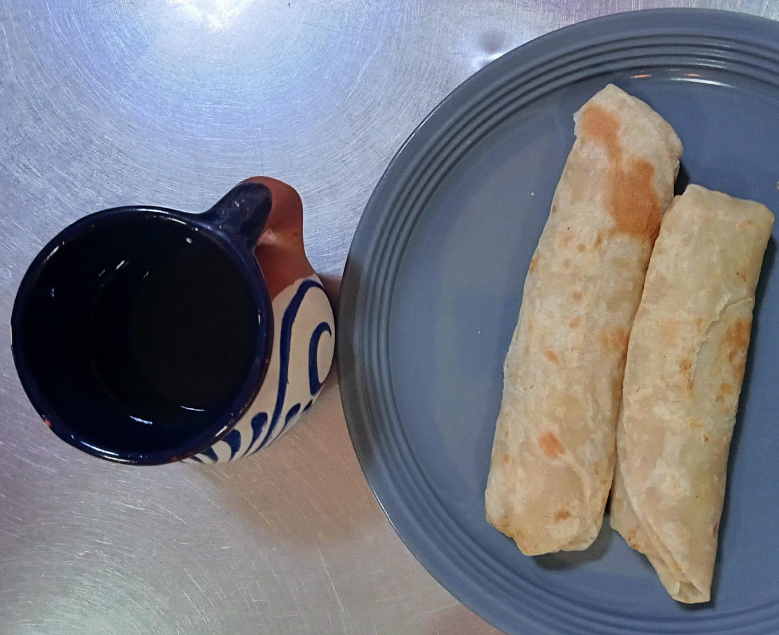 2 Burritos + Café Americano