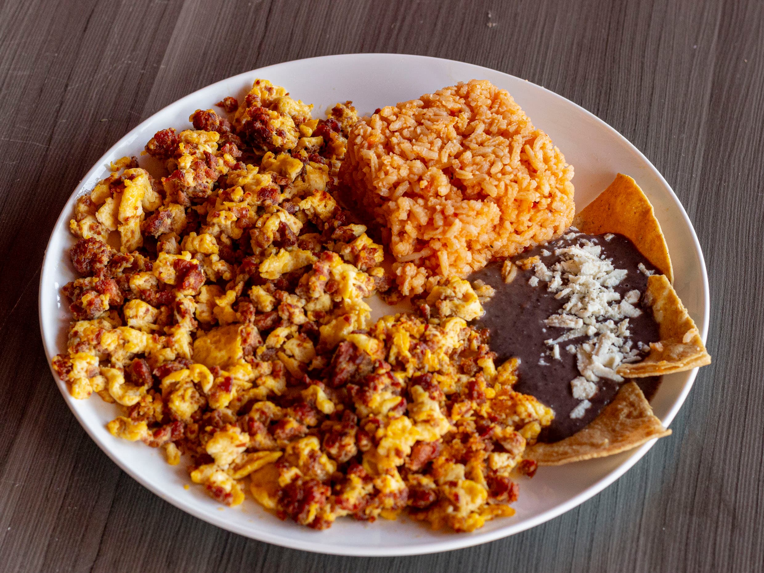 Huevos con chorizo