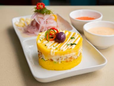Ceviche de Pescado y Causa Rellena
