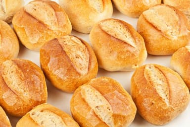 Bolillo Con Guisado