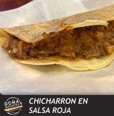 Machete de Chicharrón en Salsa Roja