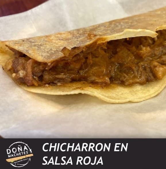 Machete de Chicharrón en Salsa Roja