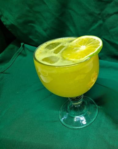 Agua de Fruta Natural.