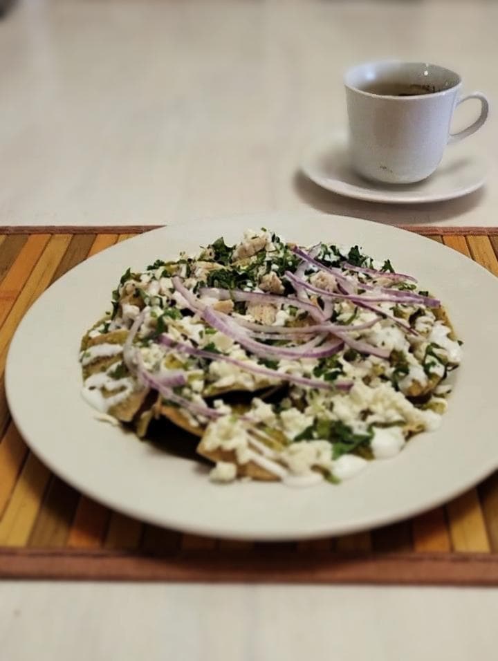 Chilaquiles con Huevo o Pollo