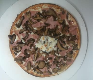 Pizza Jamón y Champiñones