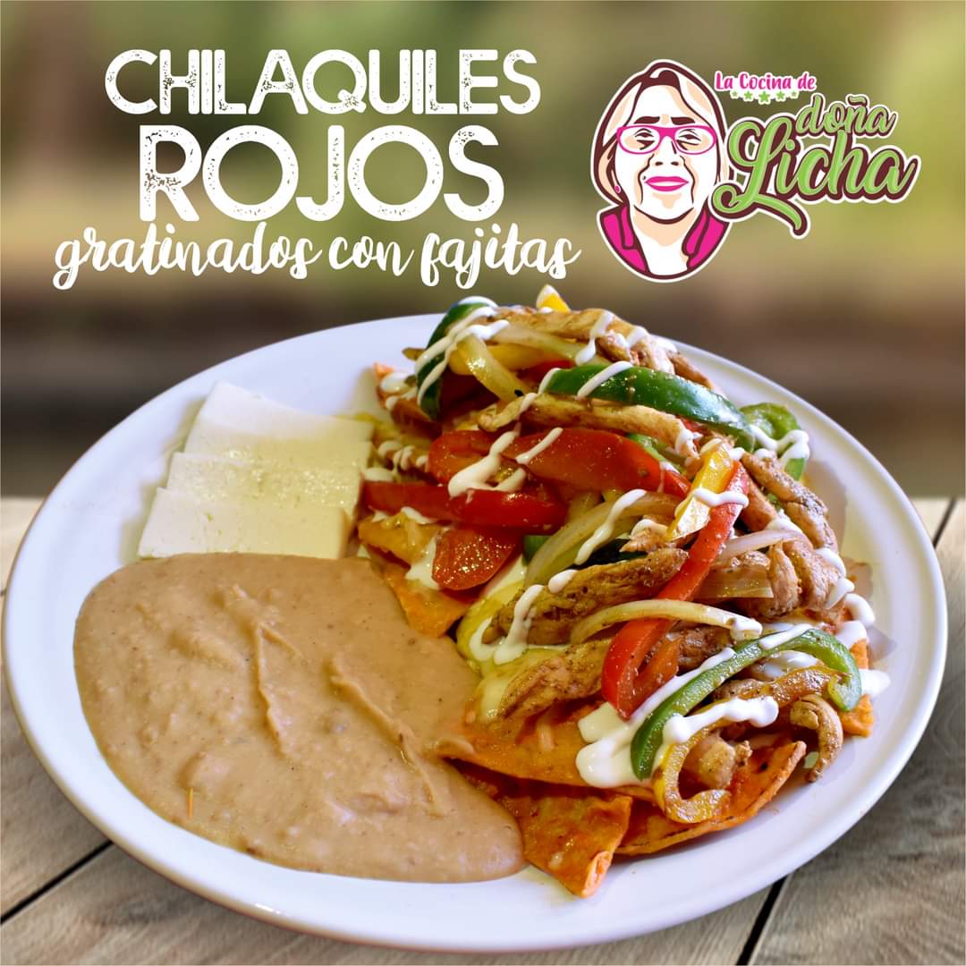Chilaquiles Rojos Gratinados con Fajitas