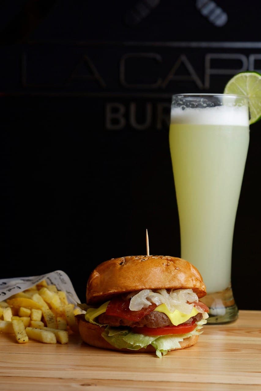 Hamburguesa + papas + limonada
