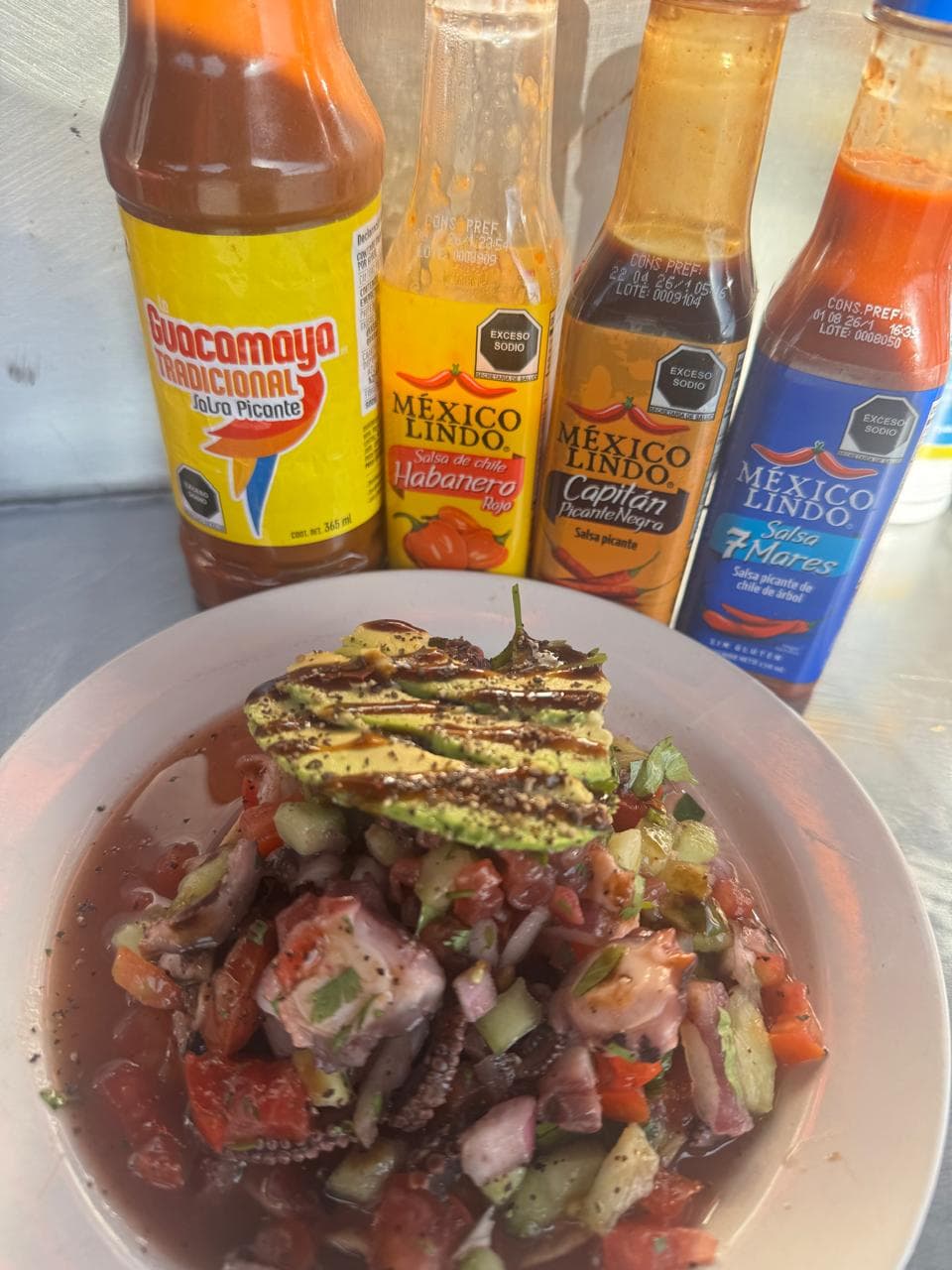 Tostada con Ceviche de Camarón y Pulpo
