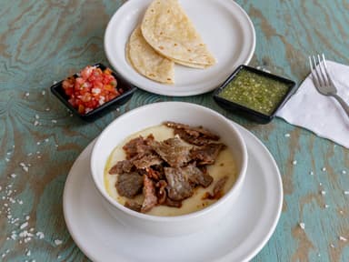 Queso Fundido con Arrachera