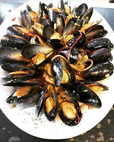 Mejillones al V i n o Blanco