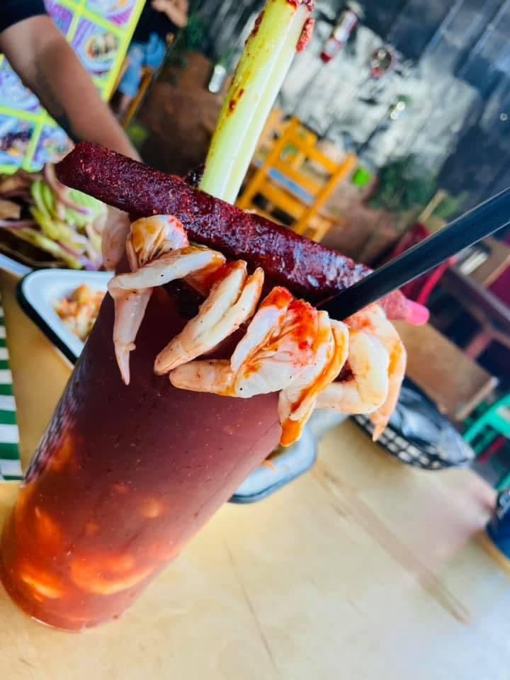 Clamato con Camarón Grande