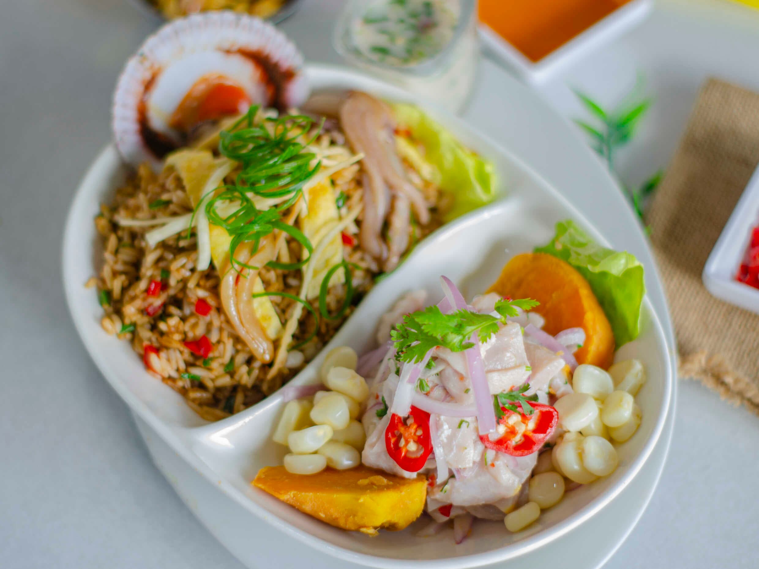 Chaufa de Mariscos y Ceviche