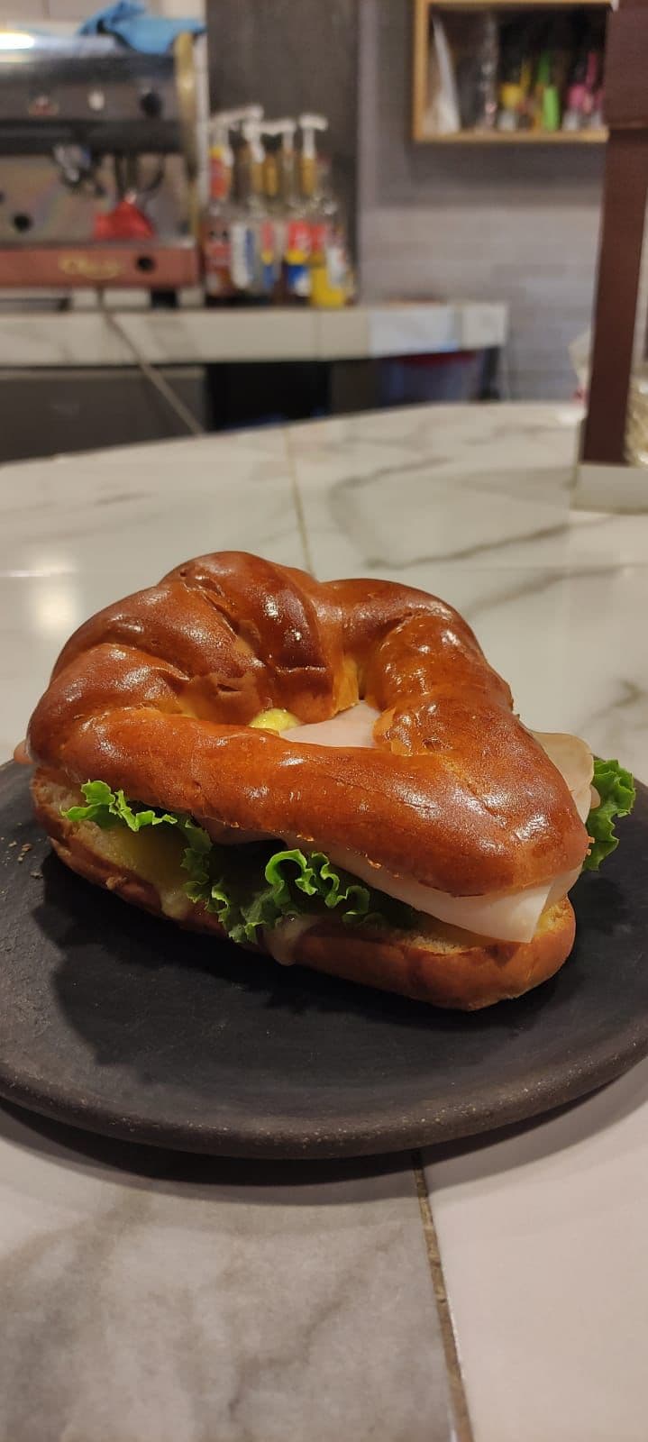 Croiassant de jamón  queso