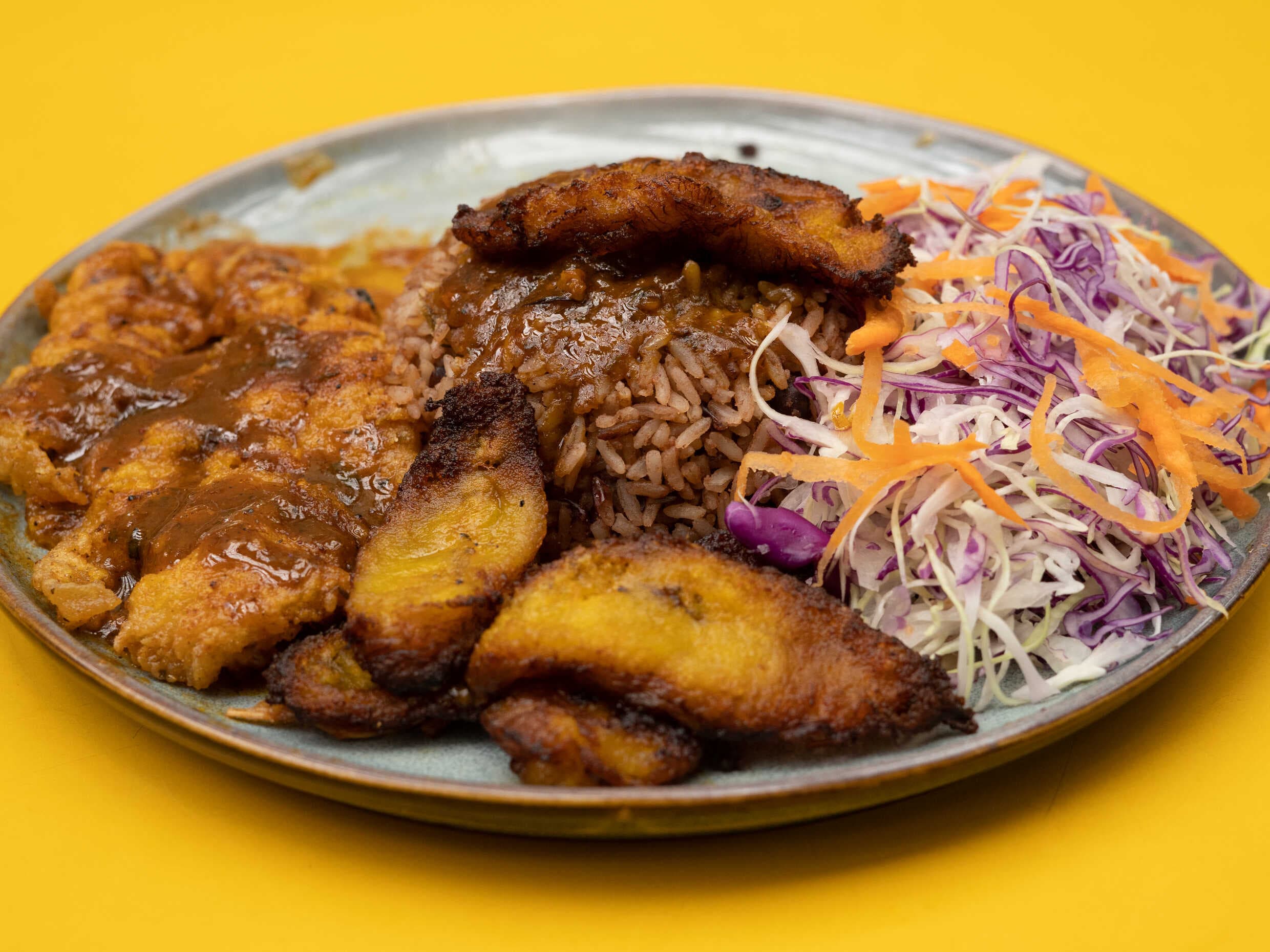 Rice & Beans con Filet de Pescado Frito