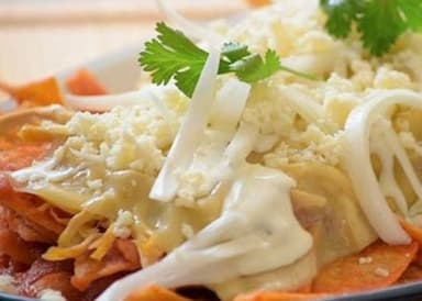 Chilaquiles con adobada