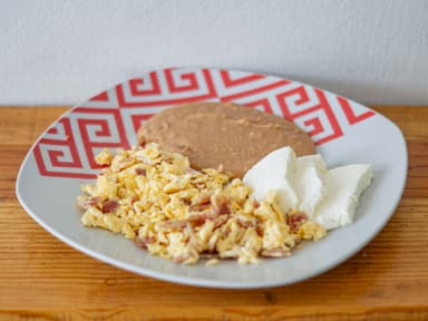 Huevos con Tocino