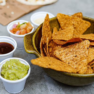 Combo Totopos con Salsa y Guacamole + limonada
