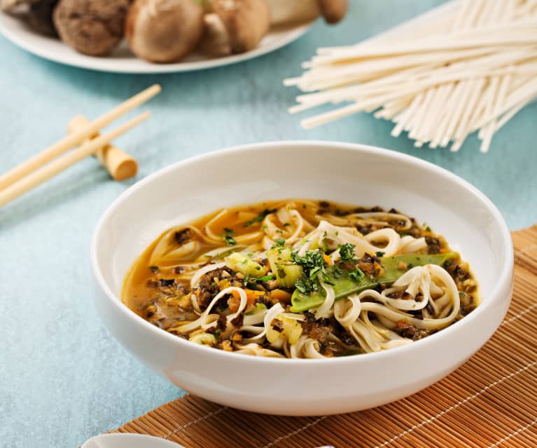 Sopa de Pollo con Fideo Chino Individual