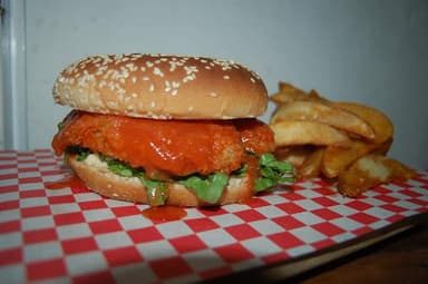 Hamburguesa Buffalo Hot + Papas Gratis