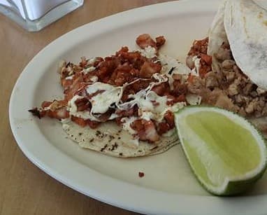 TACO AL PASTOR CON QUESO