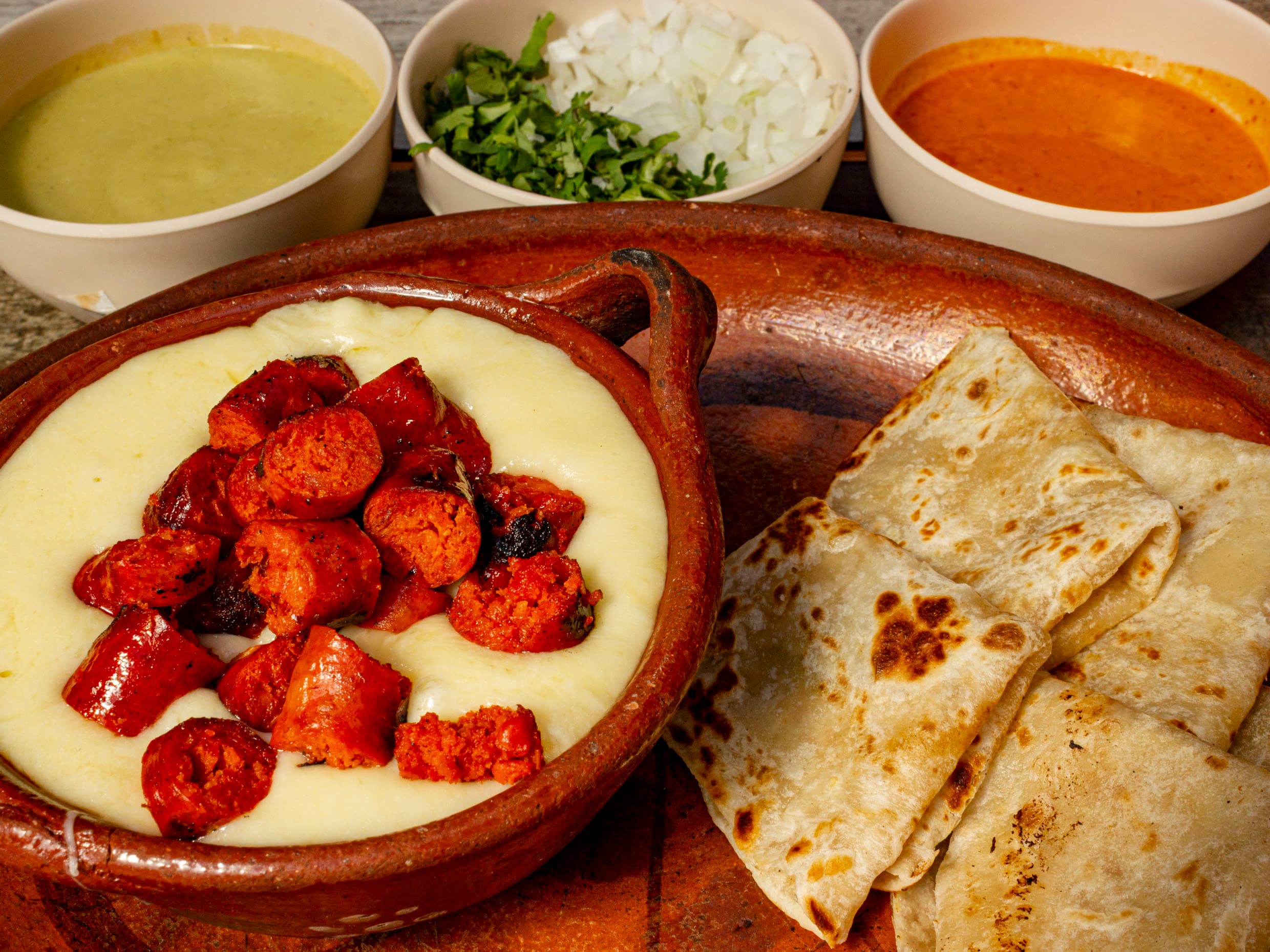 Queso fundido con chistorra