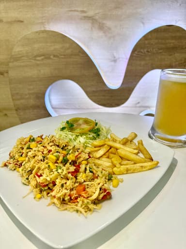 Combo Arroz con Pollo, Papitas Fritas y Guandolo