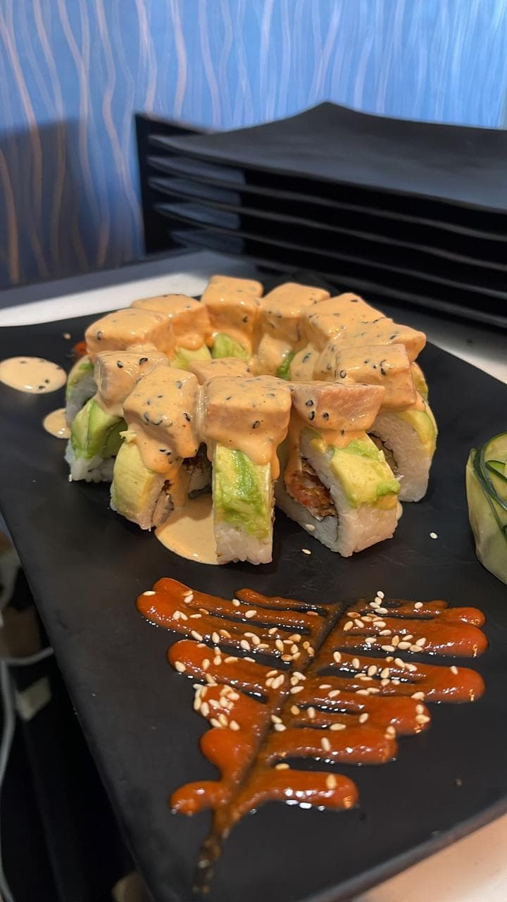 Tuna Especial Roll