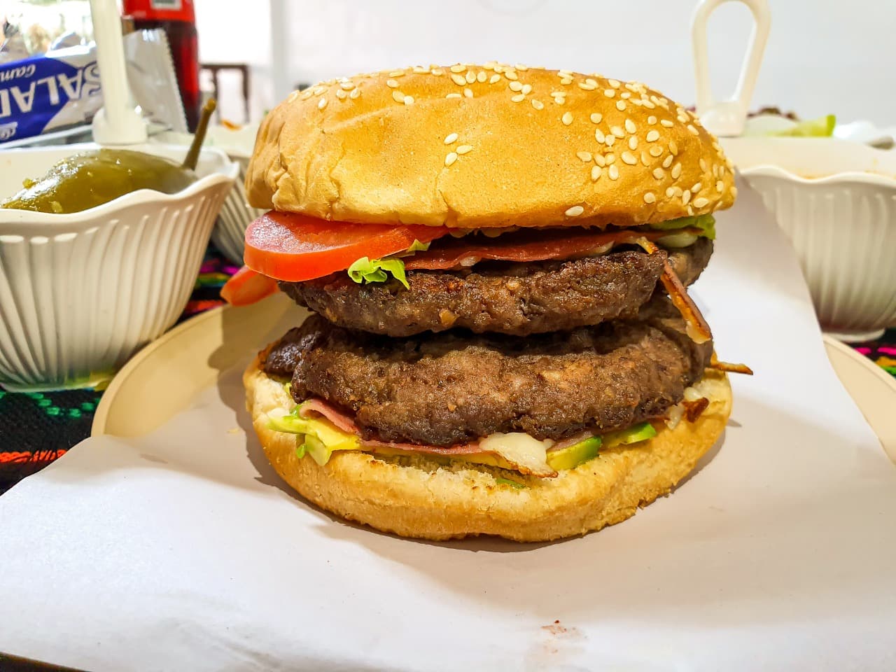 Hamburguesa Doble con Papas Fritas