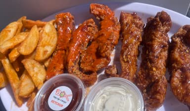 Combo Tenders 8 Pzas, Papas + Refresco.
