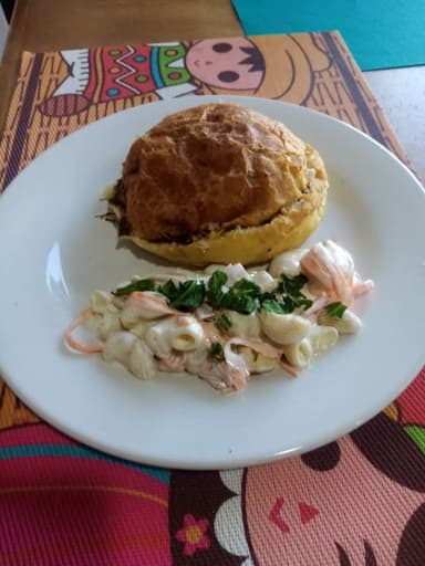 Hojaldra Rellena de Mole