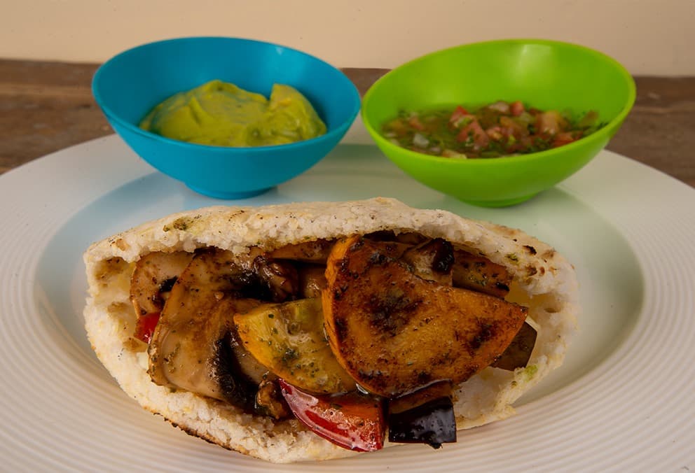Combo-Arepa Vegetariana + Acompañamiento + Gaseosa