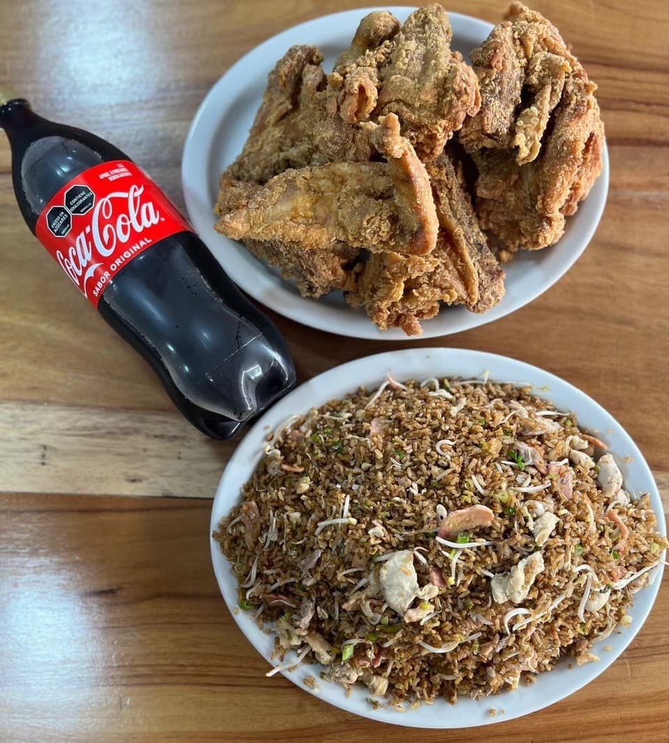 Caja grande arroz chino + pollo entero + 1.5L