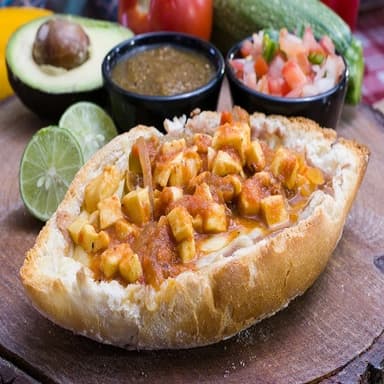 Mollete de Queso con Rajas