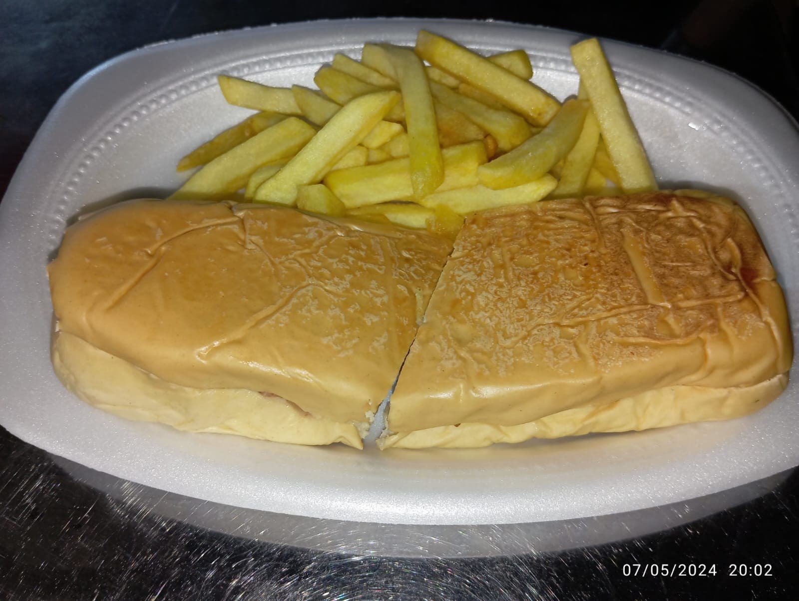 Perro Sencillo a la Plancha + Papas fritas