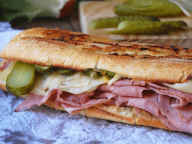 Baguette Especial pierna con queso