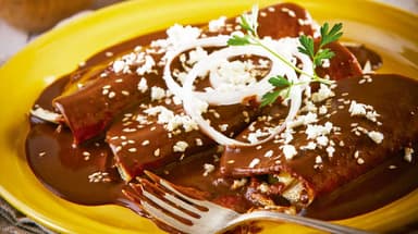 Enchiladas de Mole con Pollo