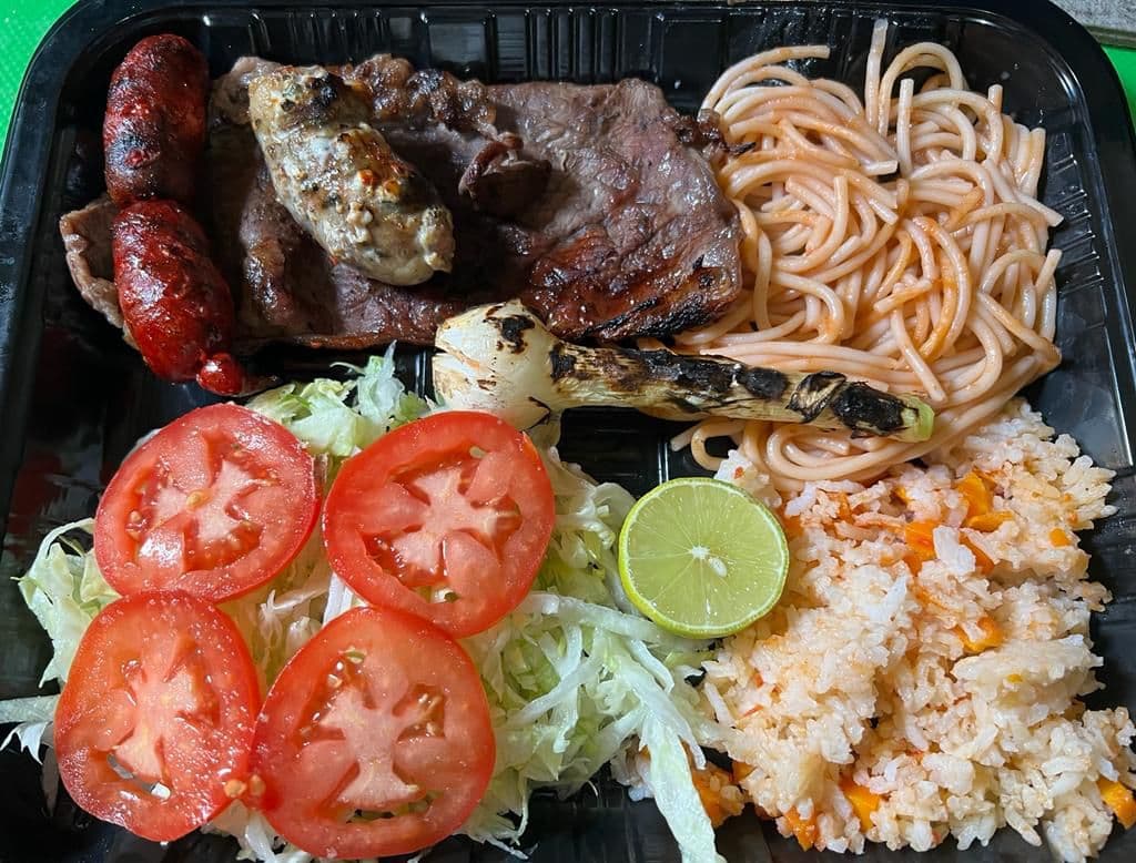 Carne Asada Mixta. Incluye una Coca 500 ml